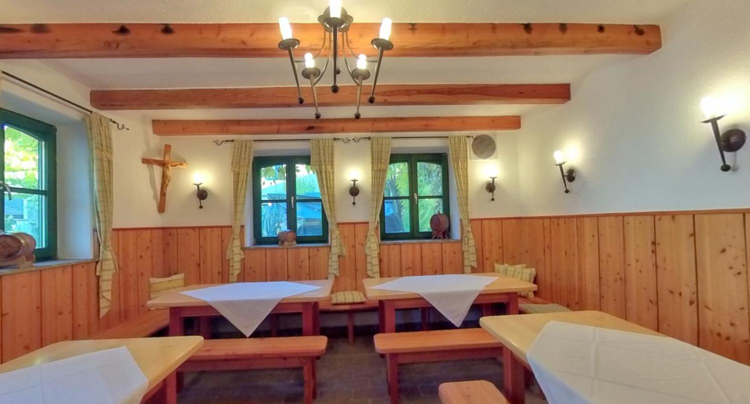 Hotel-Restaurant-Vinothek Felix Sommer Auersthal Exterior photo