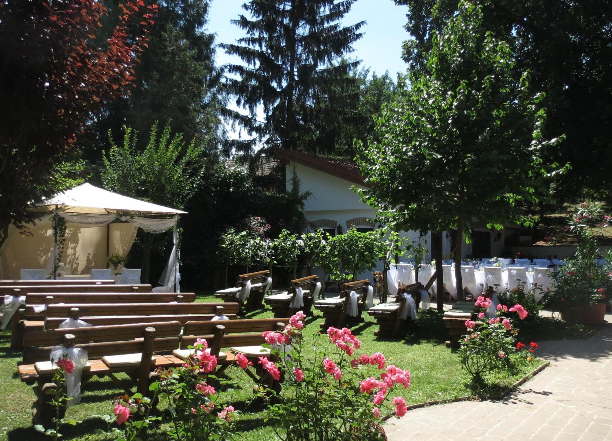 Hotel-Restaurant-Vinothek Felix Sommer Auersthal Exterior photo